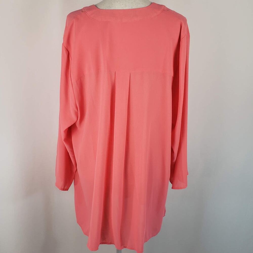NWT Eloquii Flowy Sheer Deep V-Neck Long Sleeve Rounded Shirttail Hem Top 20 - Picture 3 of 15